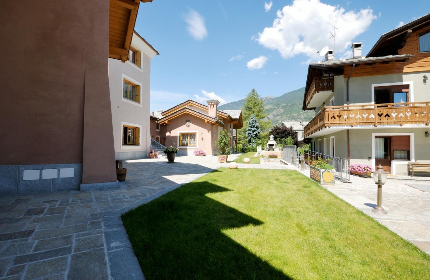 Au Petit Chevrot Aparthotel Cerise Bagian luar foto